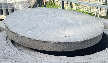 Pokrywa betonowa - właz 730